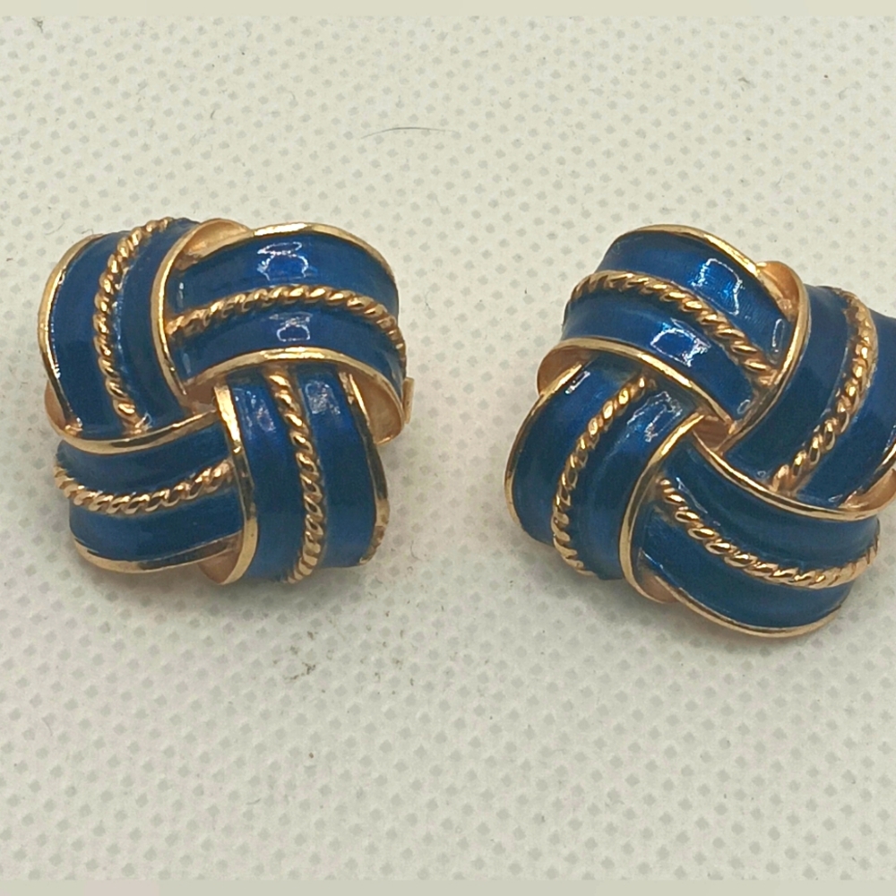 Vintage trifari knot clip earrings